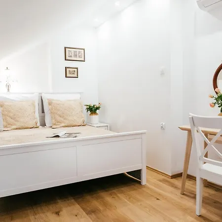 Comfystay Old Town Apartment