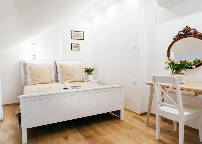 Comfystay Old Town شقة